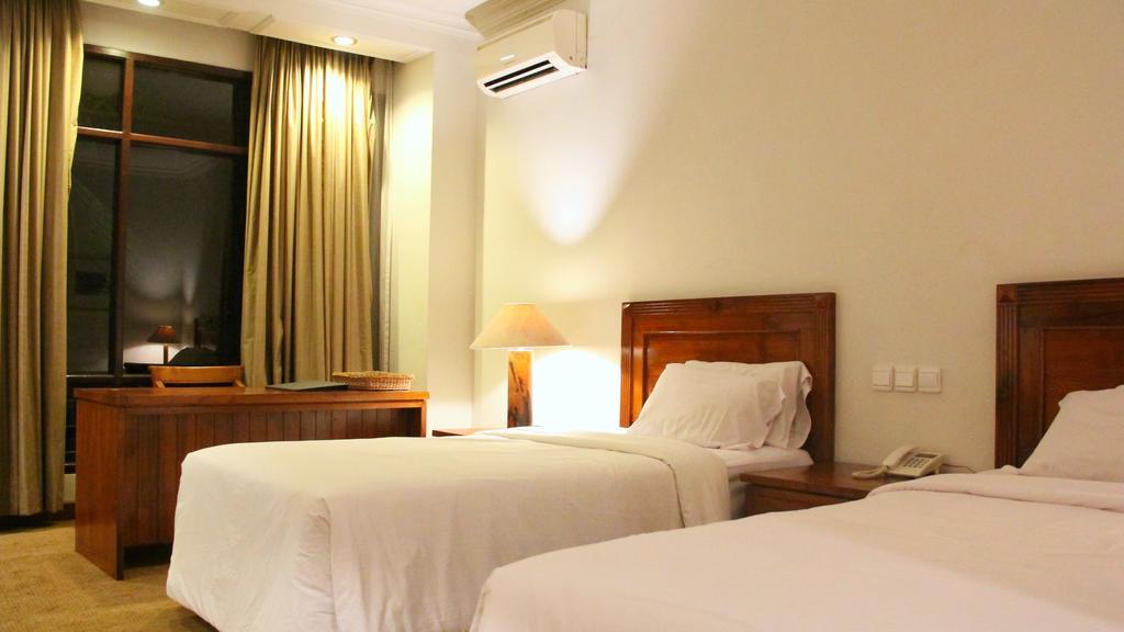 Mesra Business & Resort Hotel Samarinda Exterior foto
