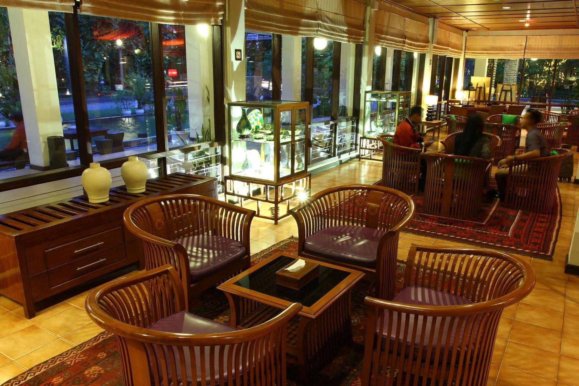 Mesra Business & Resort Hotel Samarinda Exterior foto