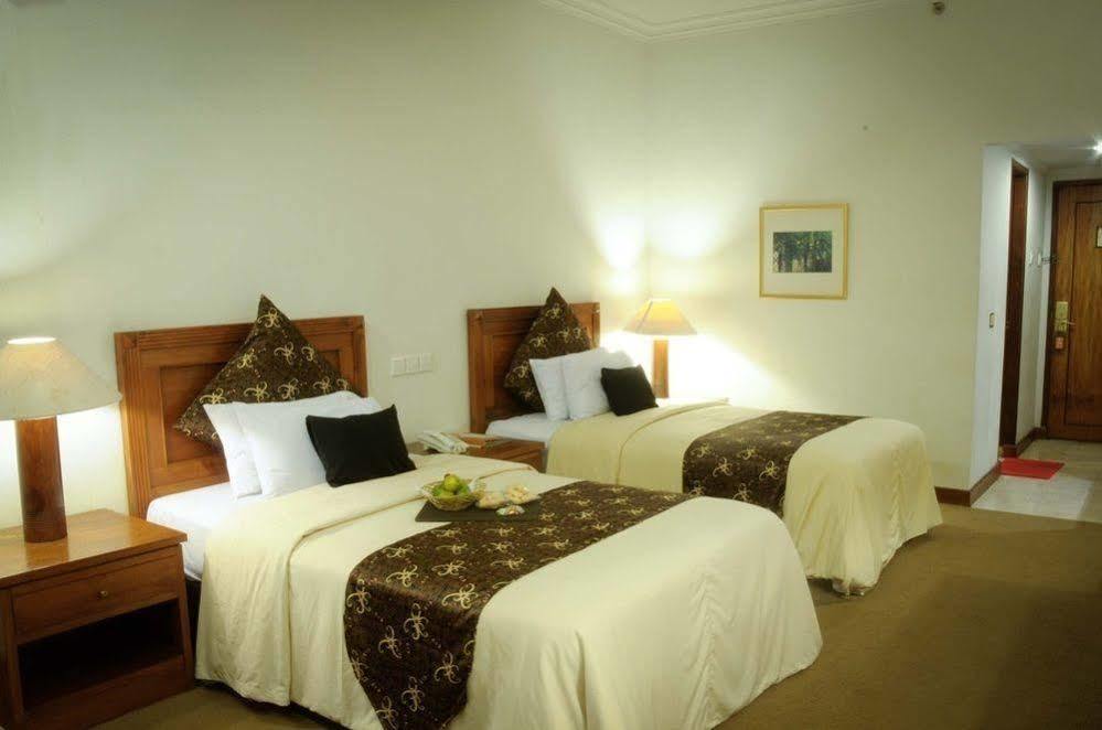Mesra Business & Resort Hotel Samarinda Exterior foto
